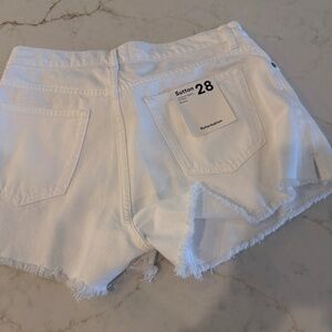 Reformation Sutton Low Rise 2.5” Slouchy Jean Shorts Ivory - Size 28
